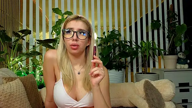 FlowweerGirl online show from 12/05/25, 12:41