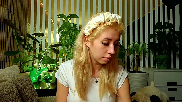 FlowweerGirl online show from 12/13/25, 10:26