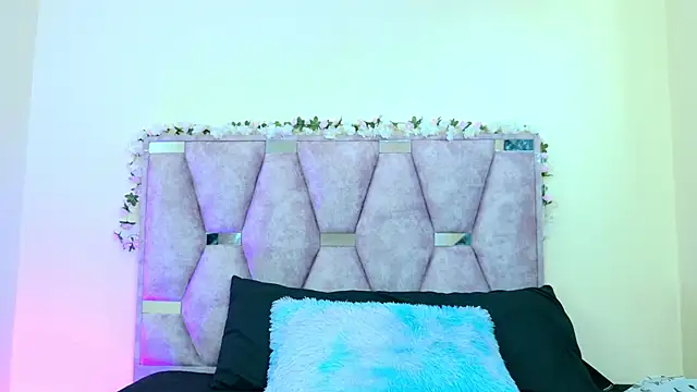 iris and damian online show from 03/22/26, 05:27