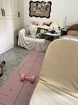 Snapshot of yaqing666 chatting on 04/08/26, 02:44 yaqing666 online show from 04/08/26, 02:44