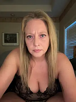 Snapshot of MissyLovelace chatting on 06/13/26, 11:52 MissyLovelace online show from 06/13/26, 11:52