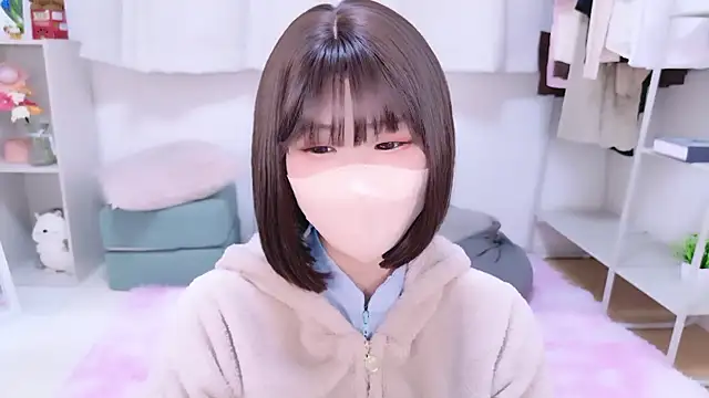 Snapshot of Otochan_0108xx chatting on 12/14/25, 05:24 Otochan 0108xx online show from 12/14/25, 05:24