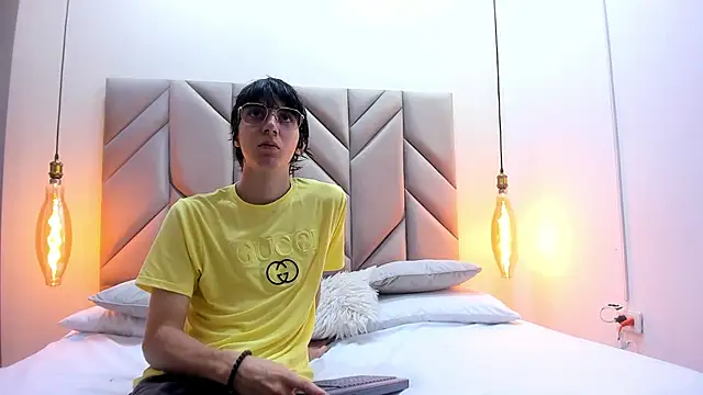 Snapshot of JeffBellfort chatting on 12/13/25, 08:04 JeffBellfort online show from 12/13/25, 08:04