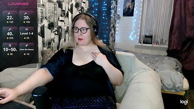 Snapshot of SecretGodnes chatting on 12/22/25, 02:03 SecretGodnes online show from 12/22/25, 02:03