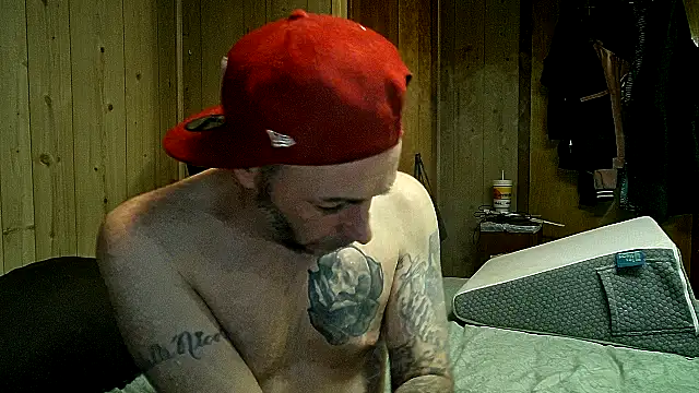 Snapshot of 8point5guy chatting on 12/17/25, 05:57 8point5guy online show from 12/17/25, 05:57