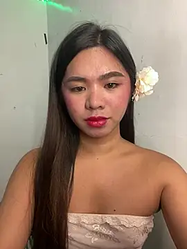 Snapshot of voganmarie chatting on 06/17/26, 10:50 voganmarie online show from 06/17/26, 10:50