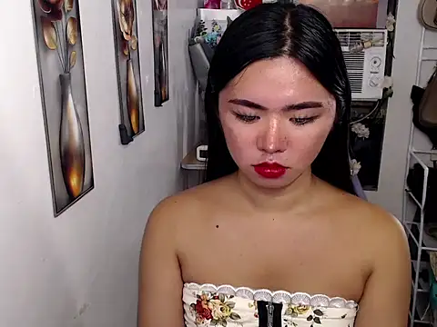 Snapshot of voganmarie chatting on 07/05/26, 04:47 voganmarie online show from 07/05/26, 04:47