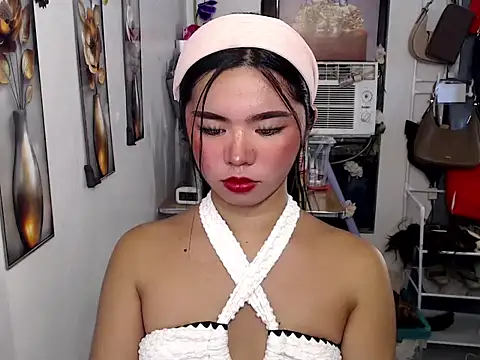Snapshot of voganmarie chatting on 07/06/26, 07:49 voganmarie online show from 07/06/26, 07:49