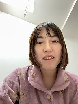 Snapshot of Risa-chan chatting on 12/04/25, 04:00 Risa-chan online show from 12/04/25, 04:00