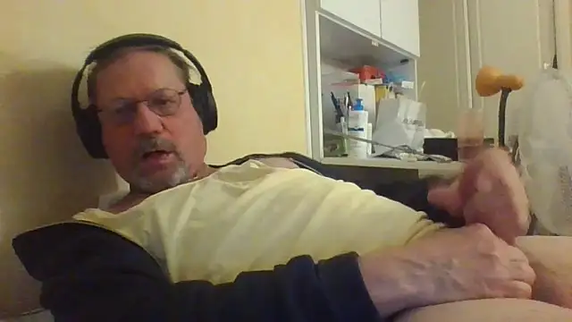 Snapshot of Wanky357 chatting on 06/02/26, 08:33 Wanky357 online show from 06/02/26, 08:33
