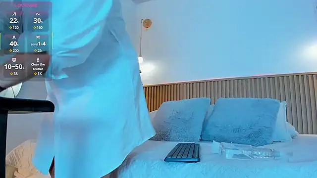 Snapshot of Lily_Cole27 chatting on 12/17/25, 11:27 Lily Cole27 online show from 12/17/25, 11:27