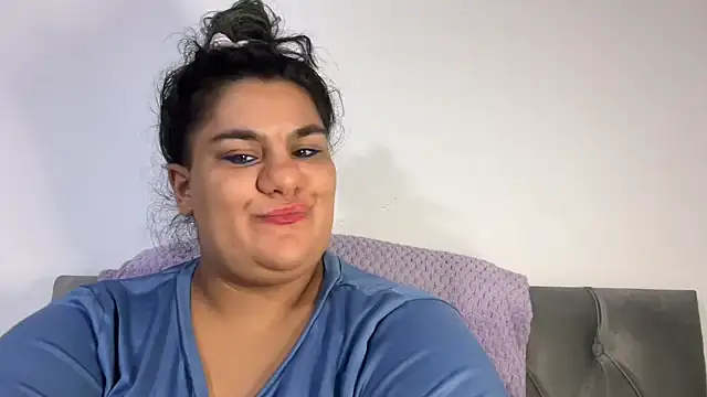 Snapshot of YoungCurvyLeah chatting on 08/04/26, 05:37 YoungCurvyLeah online show from 08/04/26, 05:37