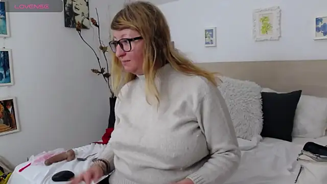 Snapshot of OlgaPavlova chatting on 01/13/26, 10:53 OlgaPavlova online show from 01/13/26, 10:53