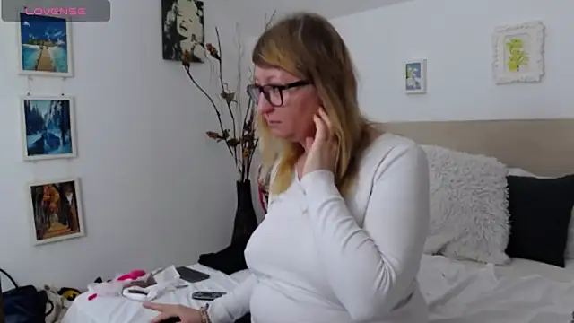 Snapshot of OlgaPavlova chatting on 01/15/26, 11:15 OlgaPavlova online show from 01/15/26, 11:15