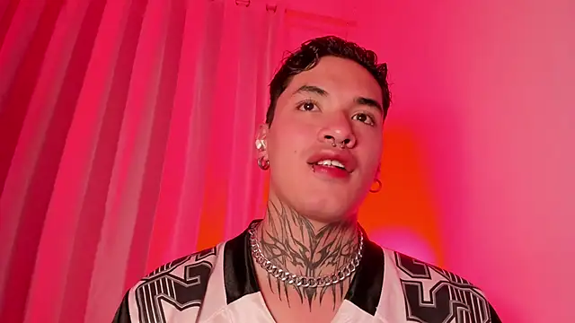 Snapshot of AlecBanne chatting on 12/13/25, 11:21 AlecBanne online show from 12/13/25, 11:21