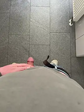 Snapshot of Dodo2223 chatting on 01/19/26, 01:04 Dodo2223 online show from 01/19/26, 01:04