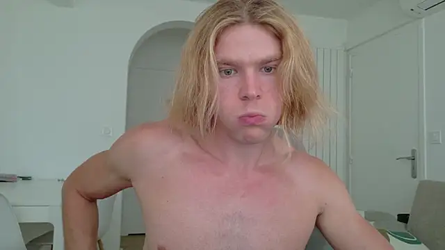 Snapshot of desaadxx1 chatting on 12/14/25, 02:11 desaadxx1 online show from 12/14/25, 02:11