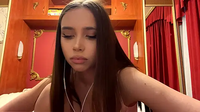 LauraMystiq online show from 02/03/26, 02:11