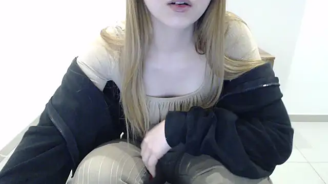 SweetBellaa  online show from 01/05/26, 05:27