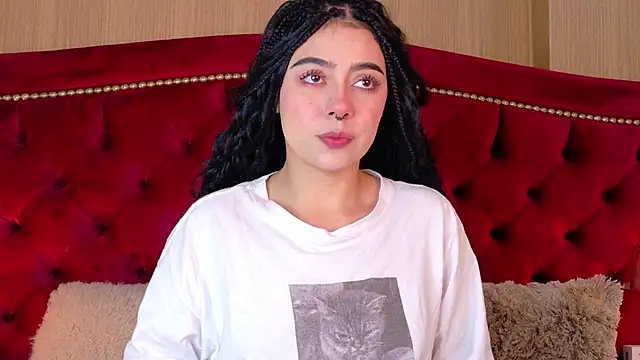 TaniaRedd  online show from 12/15/25, 01:37