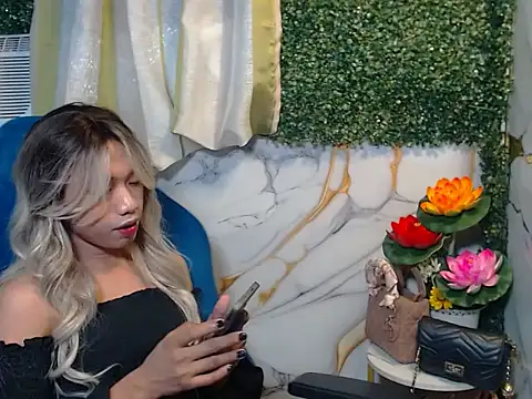 Alexie 08 online show from 12/04/25, 10:13