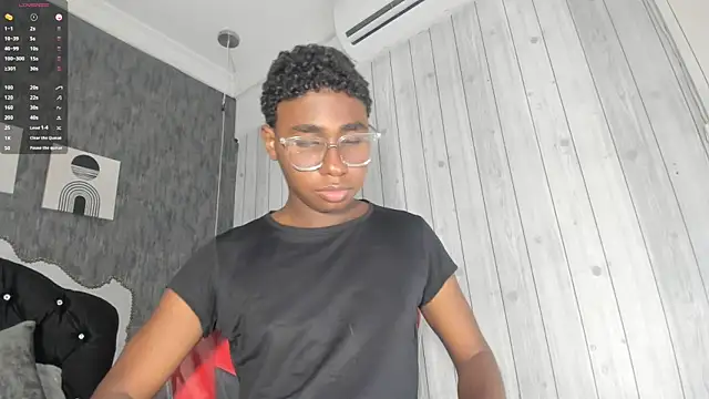 Snapshot of teylor_lovee chatting on 02/27/26, 10:32 teylor lovee online show from 02/27/26, 10:32