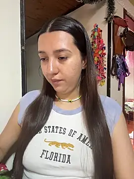 Snapshot of Alix_Rousses21 chatting on 01/05/26, 05:27 Alix Rousses21 online show from 01/05/26, 05:27