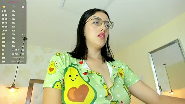 Snapshot of VENUSGREYS1 chatting on 05/28/26, 12:02 VENUSGREYS1 online show from 05/28/26, 12:02