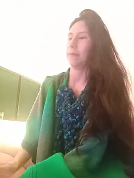 Snapshot of MoonLipsON- chatting on 06/19/26, 04:06 MoonLipsON- online show from 06/19/26, 04:06