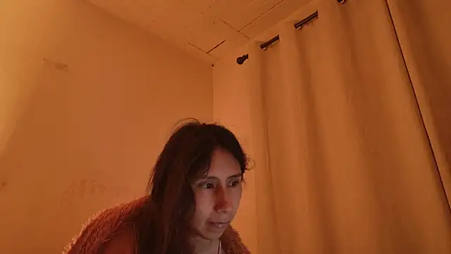 Snapshot of MoonLipsON- chatting on 07/10/26, 04:50 MoonLipsON- online show from 07/10/26, 04:50