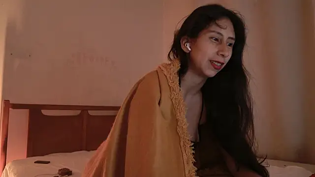 Snapshot of MoonLipsON- chatting on 07/19/26, 04:49 MoonLipsON- online show from 07/19/26, 04:49