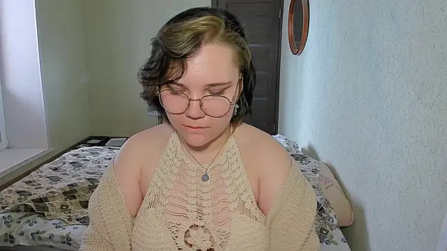 Snapshot of Lily-Violet chatting on 03/22/26, 05:44 Lily-Violet online show from 03/22/26, 05:44