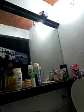 Snapshot of Andres_4907 chatting on 12/21/25, 10:22 Andres 4907 online show from 12/21/25, 10:22