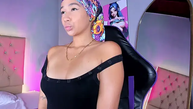 EmmaLawrence  online show from 12/15/25, 08:13