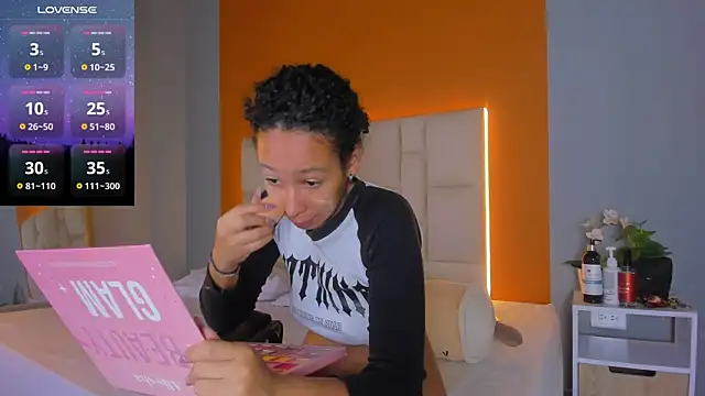 EmmaLawrence  online show from 06/11/26, 04:21