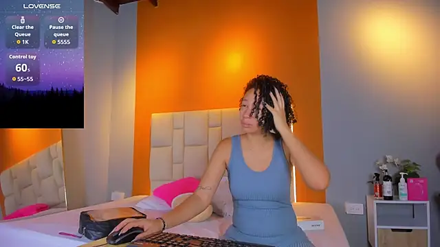 EmmaLawrence  online show from 06/12/26, 04:00