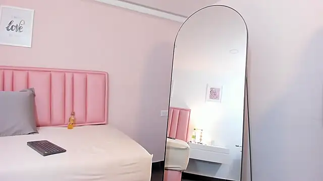 Snapshot of mariana_pregnant_ chatting on 12/05/25, 04:10 mariana pregnant online show from 12/05/25, 04:10