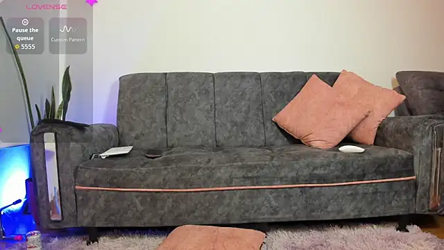 Snapshot of Daphnee-12 chatting on 12/20/25, 06:48 Daphnee-12 online show from 12/20/25, 06:48