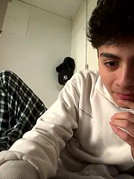 Snapshot of hungspanishtwink chatting on 01/07/26, 11:56 hungspanishtwink online show from 01/07/26, 11:56