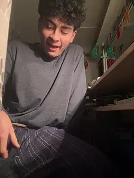 Snapshot of hungspanishtwink chatting on 01/15/26, 05:27 hungspanishtwink online show from 01/15/26, 05:27