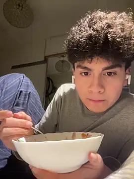 Snapshot of hungspanishtwink chatting on 02/24/26, 10:19 hungspanishtwink online show from 02/24/26, 10:19