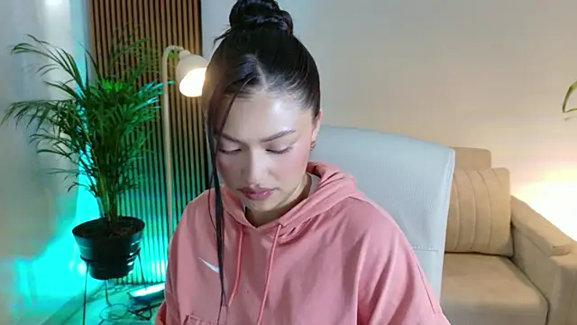 Snapshot of victoria___moon chatting on 01/07/26, 01:57 victoria moon online show from 01/07/26, 01:57