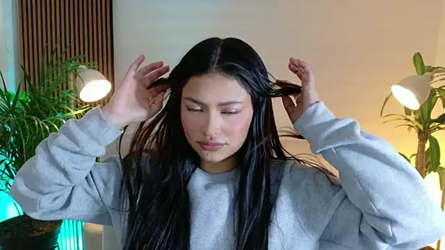 Snapshot of victoria___moon chatting on 01/08/26, 01:24 victoria moon online show from 01/08/26, 01:24