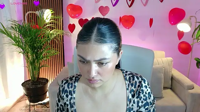 Snapshot of victoria___moon chatting on 02/17/26, 01:29 victoria moon online show from 02/17/26, 01:29