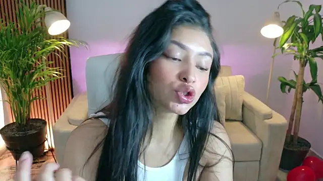 Snapshot of victoria___moon chatting on 02/18/26, 01:29 victoria moon online show from 02/18/26, 01:29