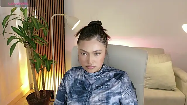 Snapshot of victoria___moon chatting on 02/27/26, 01:44 victoria moon online show from 02/27/26, 01:44