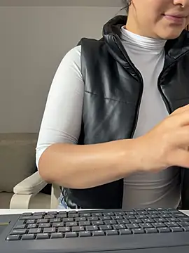 Snapshot of victoria___moon chatting on 03/28/26, 03:33 victoria moon online show from 03/28/26, 03:33