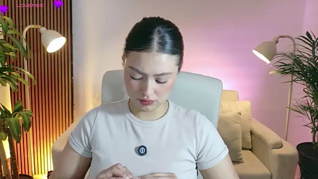 Snapshot of victoria___moon chatting on 04/09/26, 01:49 victoria moon online show from 04/09/26, 01:49