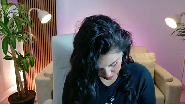 Snapshot of victoria___moon chatting on 04/10/26, 03:06 victoria moon online show from 04/10/26, 03:06