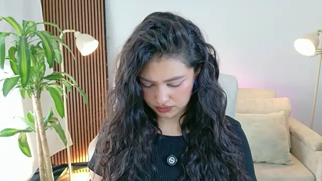 Snapshot of victoria___moon chatting on 04/13/26, 02:00 victoria moon online show from 04/13/26, 02:00